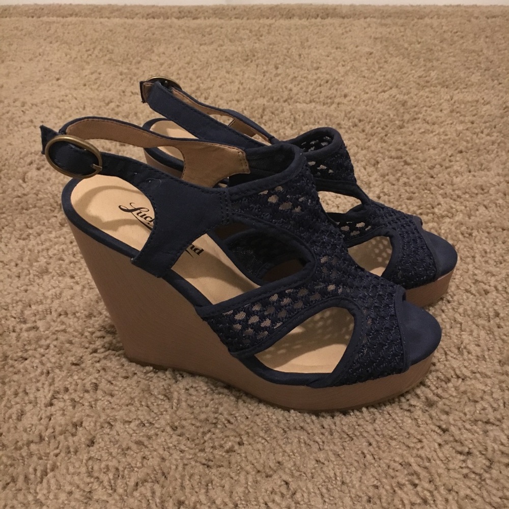 Lucky Brand Remy Wedge Sandals - Picture 4 of 8